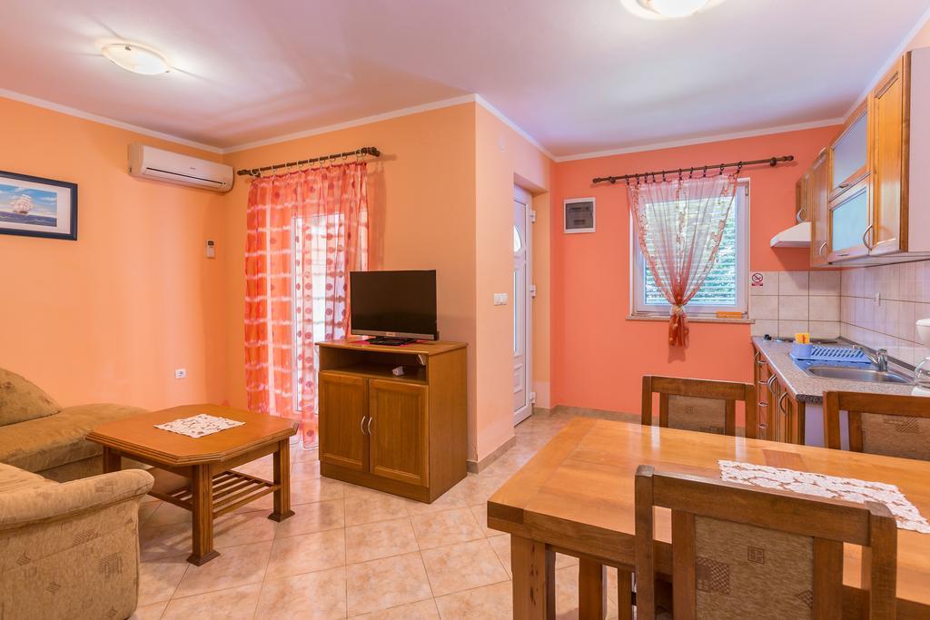 Apartments Villa Orange Медулин Екстер'єр фото