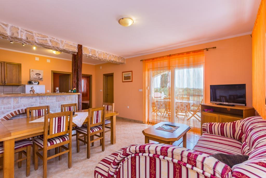 Apartments Villa Orange Медулин Екстер'єр фото