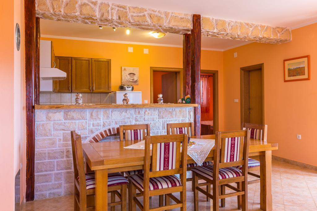 Apartments Villa Orange Медулин Екстер'єр фото