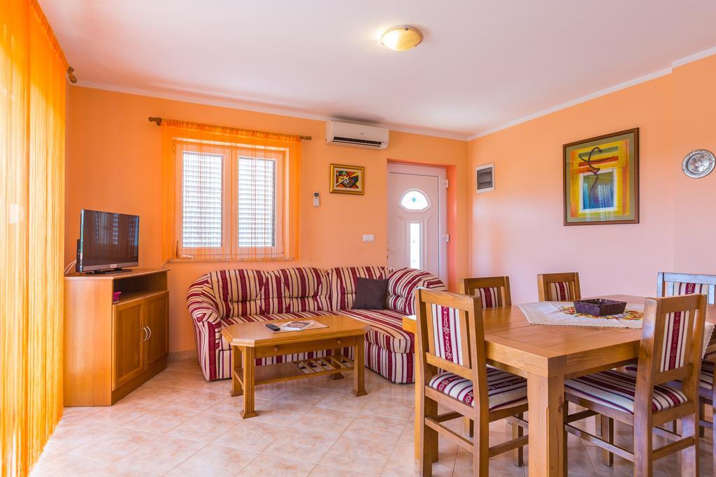 Apartments Villa Orange Медулин Екстер'єр фото